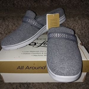 SOLD!!!! on Facebook Sketchers Go Lounge